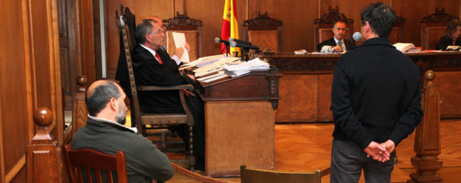 Cesures - El juez no ve pruebas de que el alcalde cargara al Concello repostajes particulares