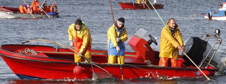 El ISM hace efectivo el pago del paro a los marineros de  Os Lombos do Ulla