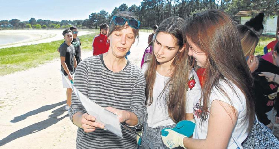 A Illa ultima nuevas campañas contra flora invasora y de limpieza de playas