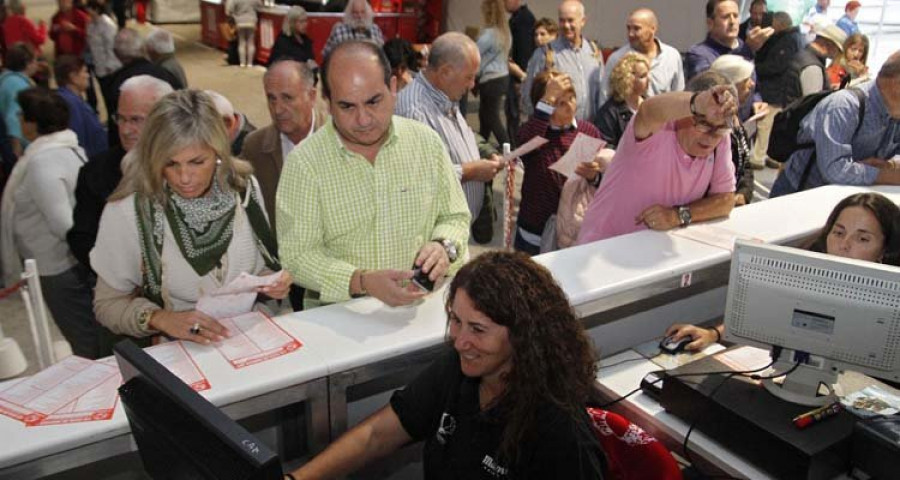 La carpa del Marisco sirve 8.425 raciones en menos de cinco horas