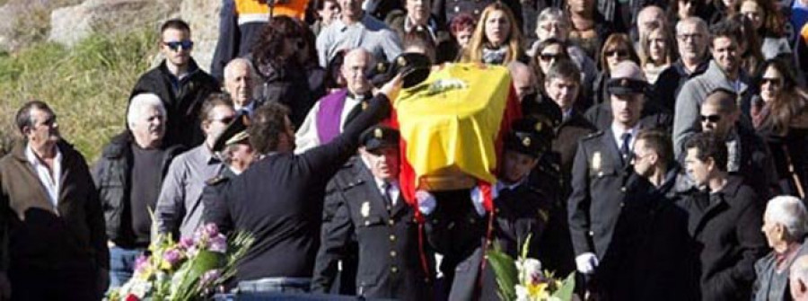 Los sindicatos critican a Interior en el entierro del policía muerto en Madrid
