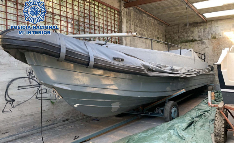 Las “narcolanchas” descubiertas en una nave de Ribeira estaban en el punto de mira de la Guardia Civil