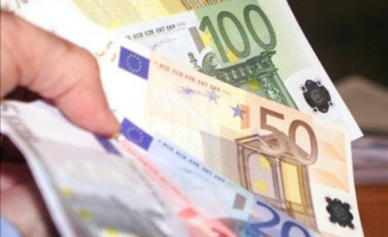 Cinco de cada diez españoles reserva dinero por si el país entra en recesión