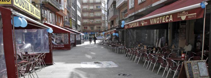 Ravella exige retirar doce mamparas de terrazas en plena Semana Santa