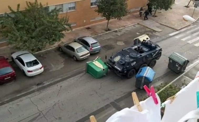La Policía evita por segundo día usar su 'tanqueta' en Cádiz cuando se intensifican los altercados en Puerto Real