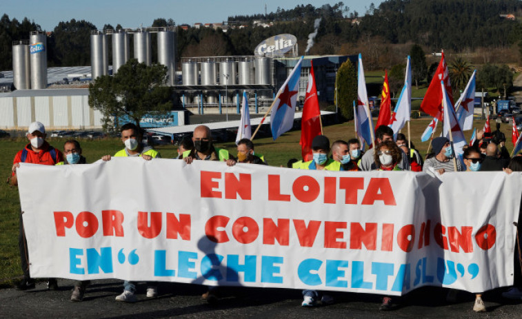 Leche Celta lleva a las calles su huelga indefinida por un nuevo convenio