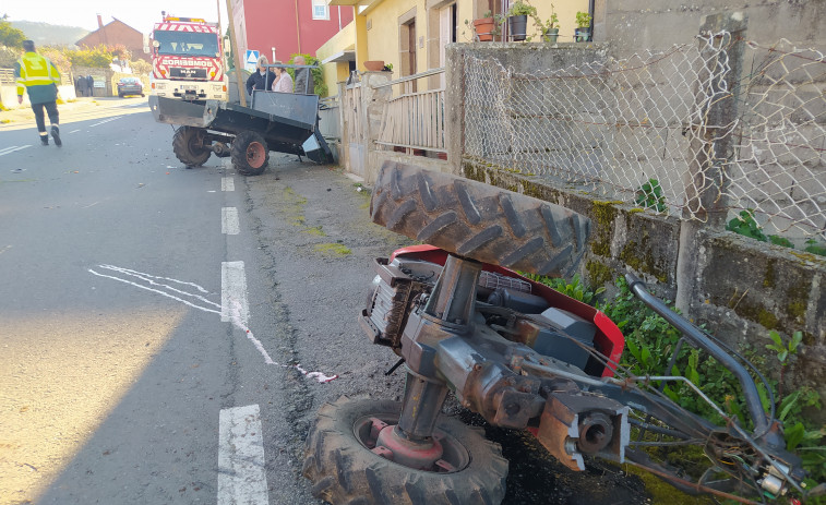Herido grave un octogenario en un accidente con su motocultor en la parroquia de Artes, en Ribeira