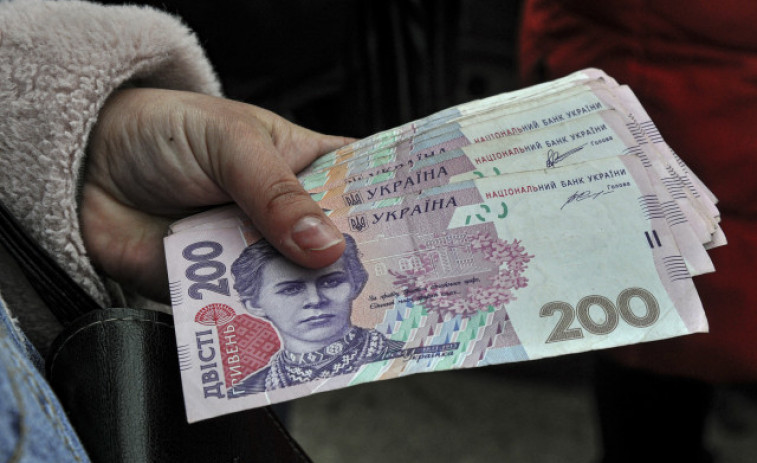 Rusia impone un 'corralito' al limitar a 10.000 dólares la retirada de efectivo en divisas
