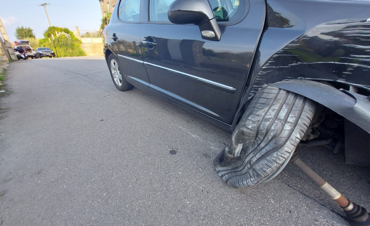 Un septuagenario de Ribeira triplicó la tasa de alcohol tras impactar su coche contra un poste de hormigón en Fafián