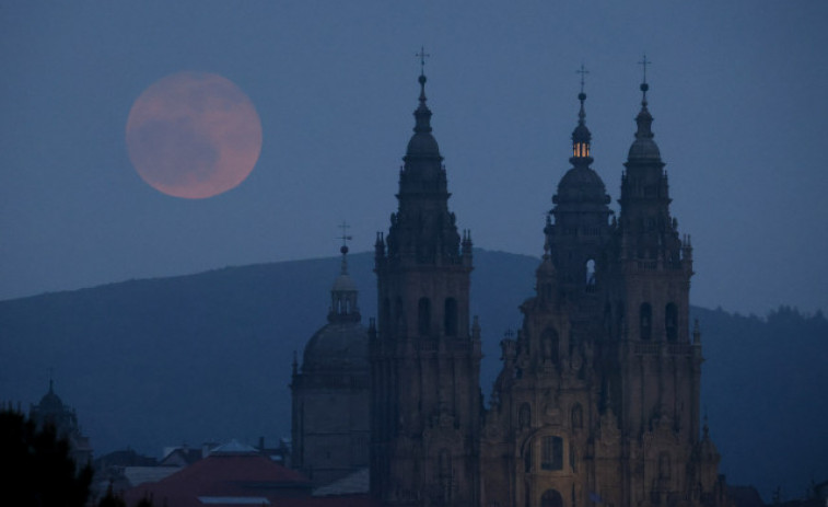 La superluna de fresa podrá verse esta noche en toda Galicia