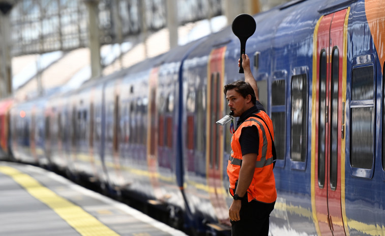 Estaciones de trenes y metro cerradas por la mayor huelga británica en 30 años