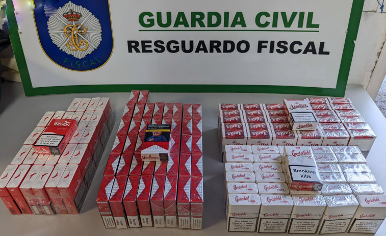 Incautadas 136 cajetillas de tabaco de contrabando en un local de Aguiño, en Ribeira