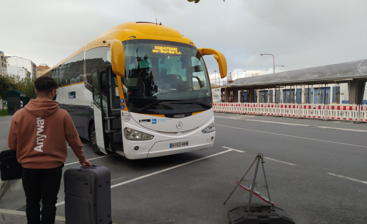 Acuerdan introducir mejoras en las conexiones del transporte público de O Barbanza con Santiago