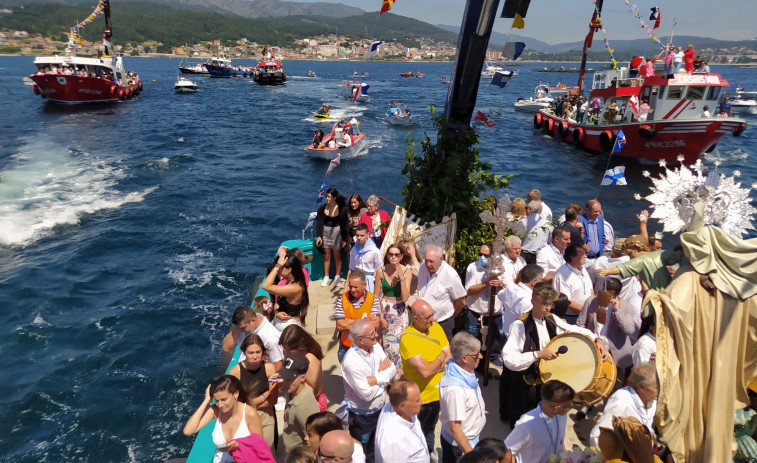 A parroquia boirense de Lampón recuperou a procesión marítima na honra da Virxe do Carme