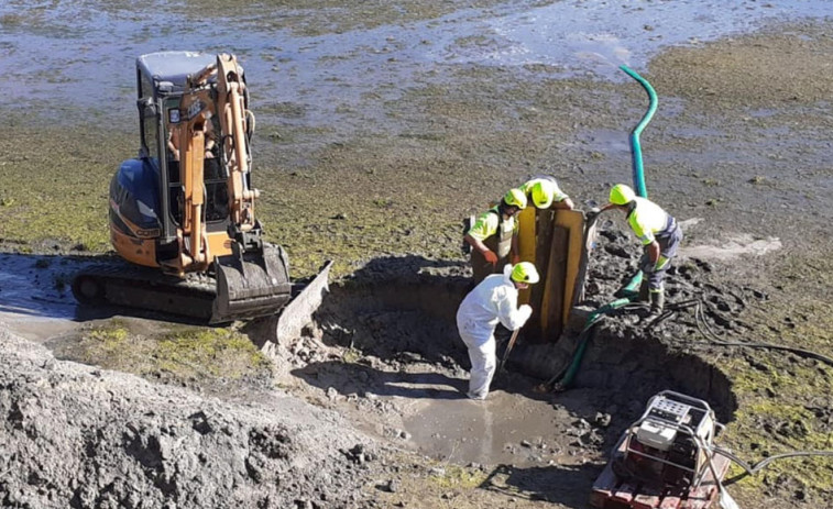 La tubería general que abastece de agua a   O Grove sufre la enésima avería aunque de carácter menor