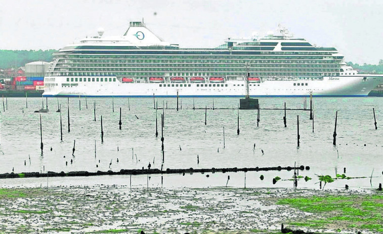 Vilagarcía recibe a un millar de pasajeros que llegaron a bordo del crucero “Marina”