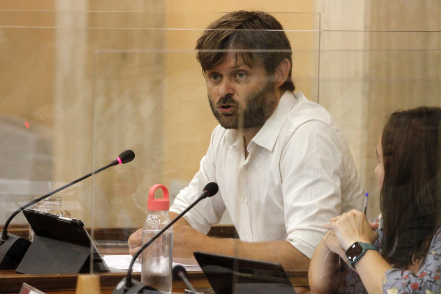 Oliveira pide en el Pleno que se busque el origen del vertido de gasoil