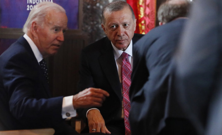Erdogan y Biden se reúnen tras acusar Turquía a EE.UU. de apoyar terrorismo