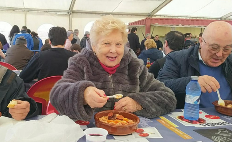 Nantes recupera la tradicional Fabada para iniciar las fiestas patronales de la parroquia