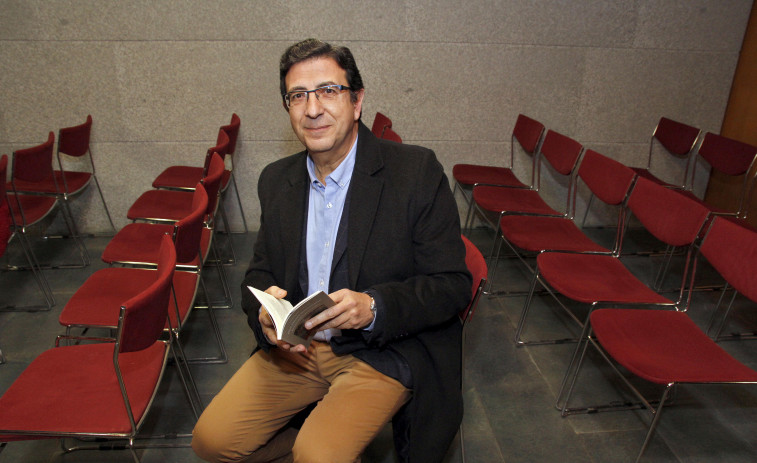 El Asorey dedica su biblioteca a Domingo Tabuyo, que se jubila tras 31 años de docencia y dirección