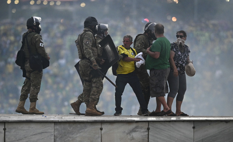 Suben a 300 los bolsonaristas detenidos por el intento de golpe de Estado en Brasil