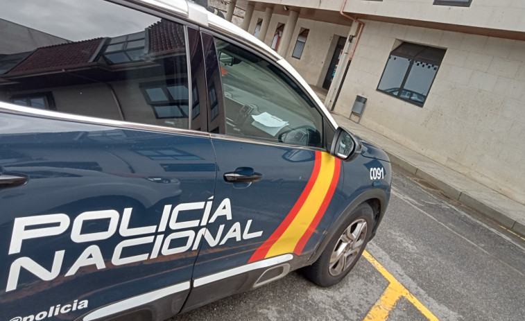 Detenida una empleada del hogar por  los hurtos de joyas en dos viviendas de Ribeira en las que trabajaba