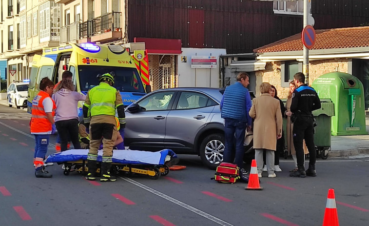 Resulta herido en un accidente entre una bicicleta y un coche en Vilagarcía