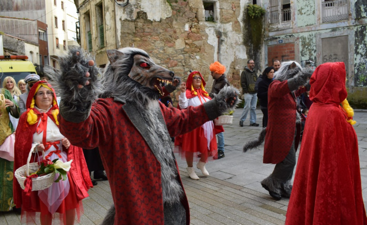 Seis murgas y dos comparsas participarán este domingo en  el festival de Carnaval de Ribeira