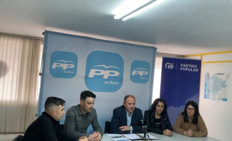 El PP de Boiro acusa al alcalde de “incapacidade de xestión” y exige la reapertura de la piscina municipal