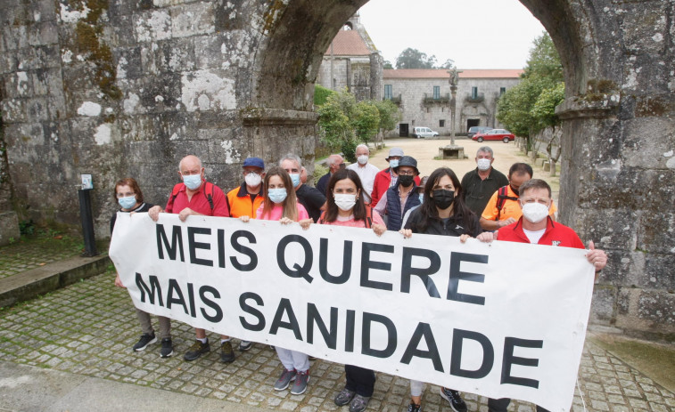 Malestar en Meis por cubrir la ausencia de dos médicos titulares con un doctor a media jornada