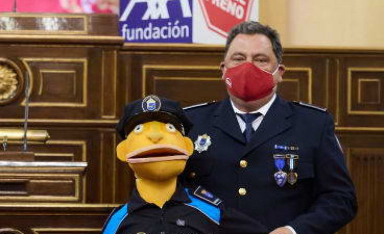 El Poli Paco de Sanxenxo da lecciones de educación vial en el V Congreso Andaluz de Seguridad Vial que se celebra en Rota