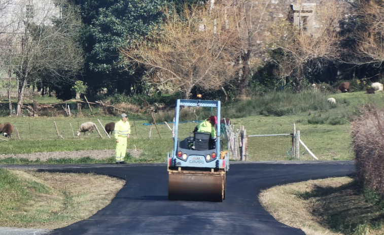 Cuntis acomete la renovación de un vial que conecta Cardecide con Meira de Arriba