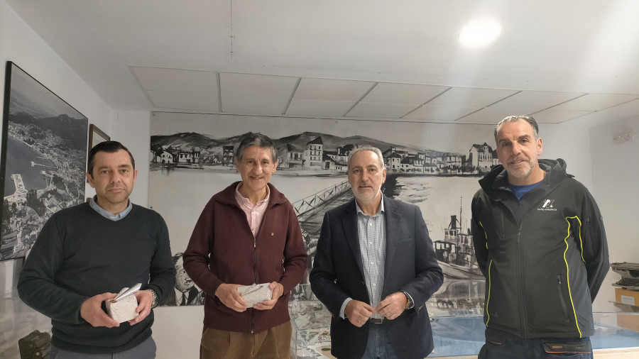 El Puerto de Vilagarcía homenajea a los trabajadores que cumplen 25 y 50 años en la entidad