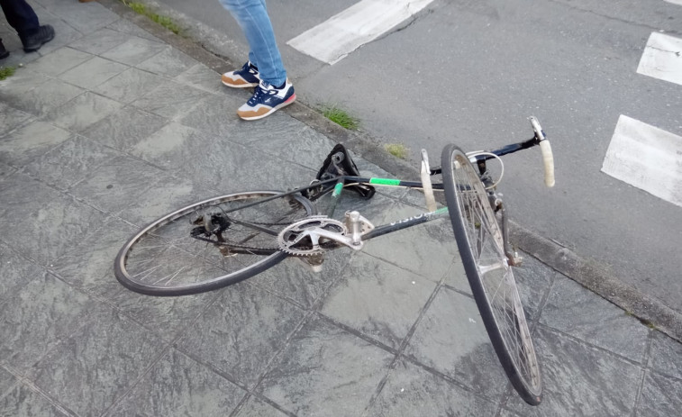 Herido un ciclista de 61 años en un accidente en Cambados