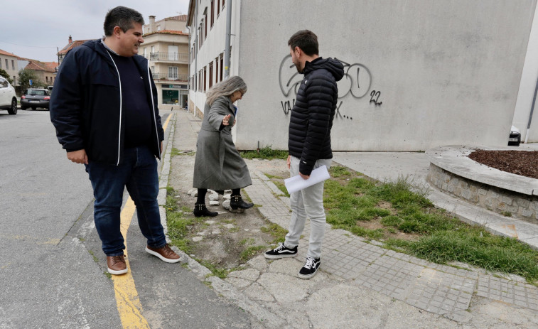 Cambados remata la acera de San Francisco y solventará problemas surgidos de las últimas reformas