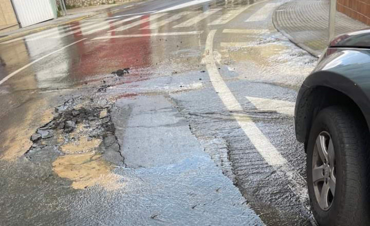 Ruiz valorará la idoneidad de un proyecto para renovar la traída de agua en Aguiño tras varias averías