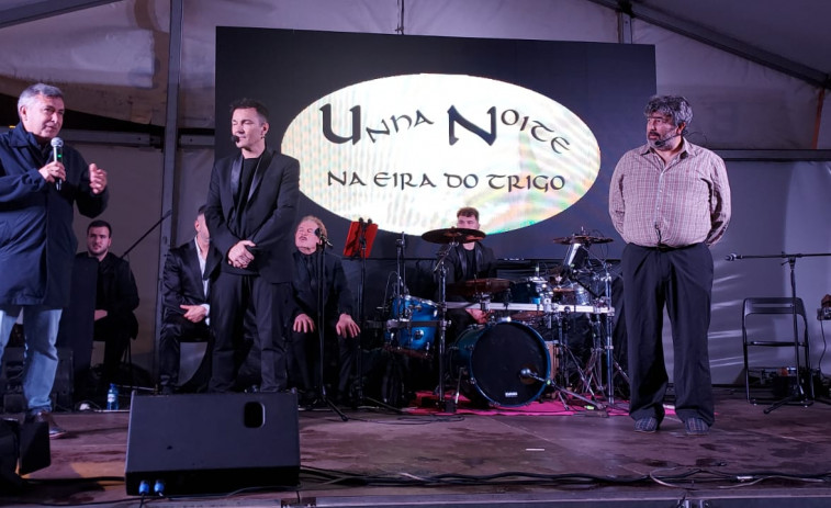 Enrique Paisal recibe un aplauso unánime en su Palmeira natal en el homenaje al grupo Los Tamara