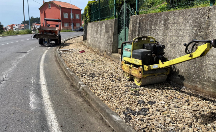 El Concello de Boiro inicia las obras para dotar de aceras Ponte Goiáns