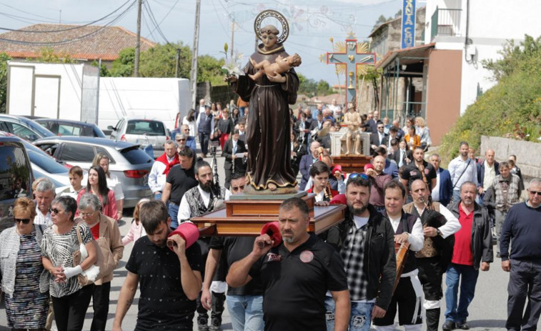 Castrelo vive el día grande de sus fiestas patronales