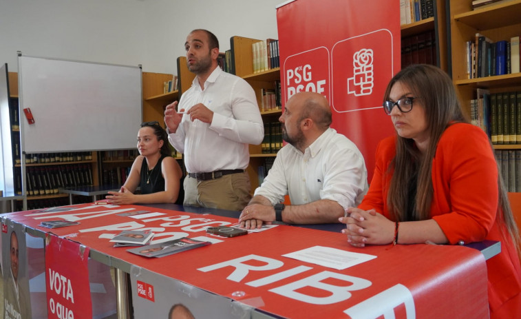 El candidato del PSOE a la Alcaldía de Ribeira se compromete en Aguiño a 