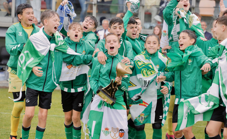 Un gran Betis se corona en el Arousa Fútbol 7