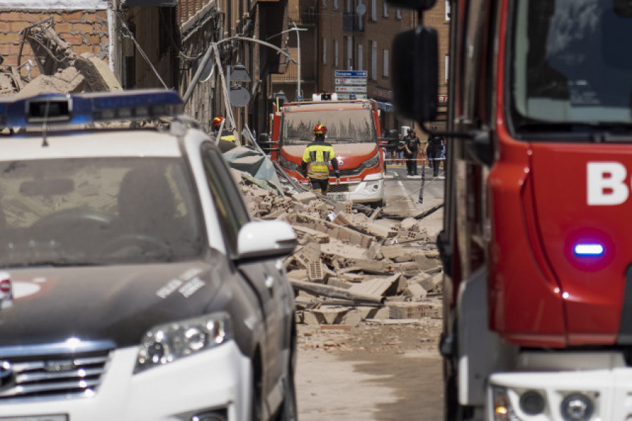 Un edificio de cinco plantas y 21 viviendas se derrumba en Teruel, sin causar daños personales