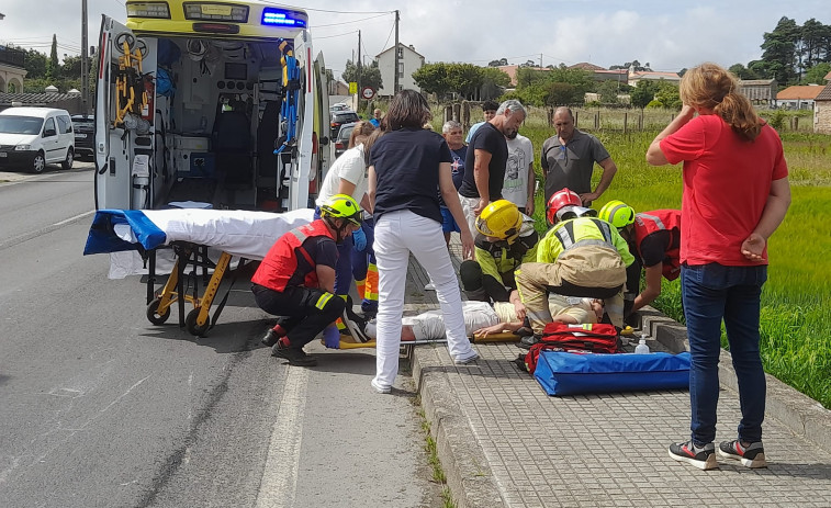 El motorista que el viernes sufrió un accidente en Oleiros fue trasladado al Clínico con varios traumatismos