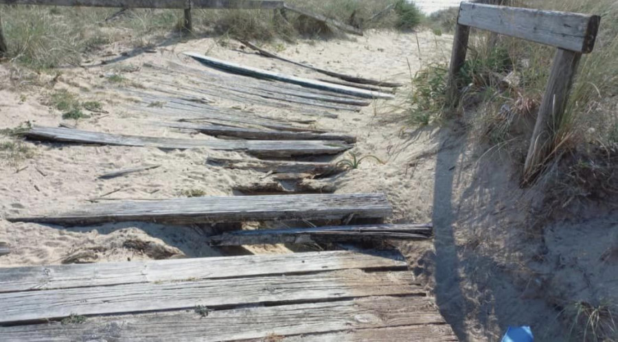 El PP de O Grove critica el mal estado de los accesos a las playas y exige al Concello una actuación urgente