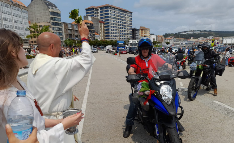 Reportaje | Más de un centenar de vehículos engalanados hacen que el San Cristóbal reviva en Ribeira