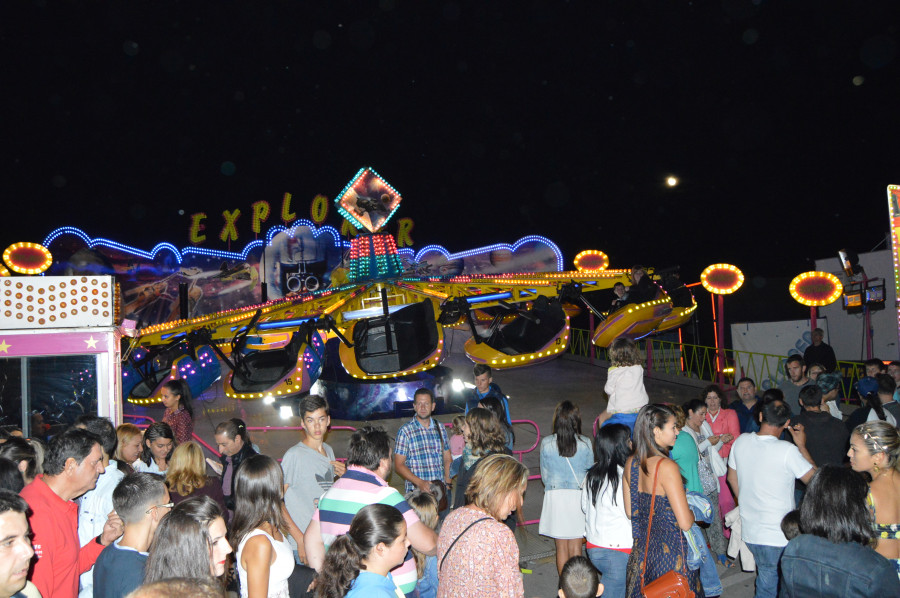 Portos prohíbe instalar en la explanada portuaria las atracciones de las fiestas de verano de Ribeira