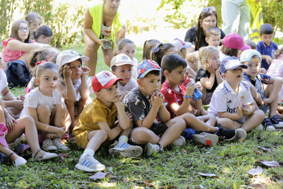 Niños taller orghullo mar e ons LGTBIQ A Illa de Arousa actividades Laura Castro