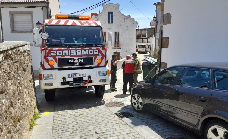 Alertan de un incendio en una casa en Palmeira que se debió a una tartera dejada al fuego de una cocina