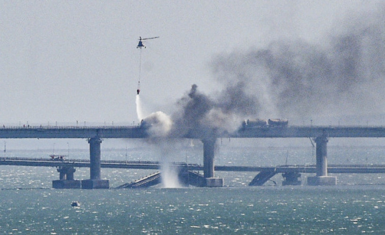 Ucrania ataca con drones el puente de Crimea