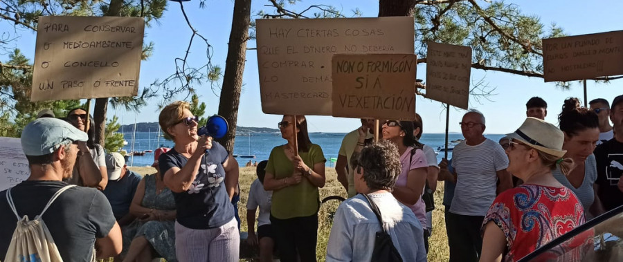 Vecinos de O Chazo presentan más firmas para pedir la mediación del Concello y se reubique el camping